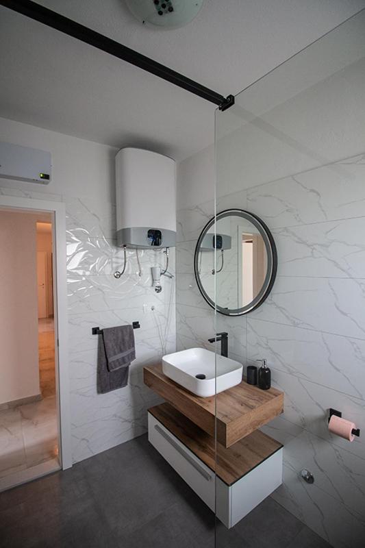Apartment Zvjezdana โอมิช ภายนอก รูปภาพ