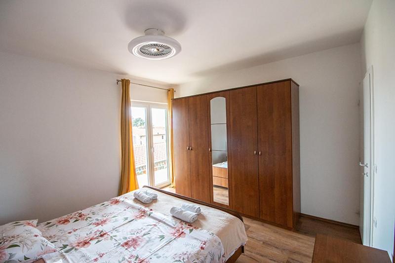 Apartment Zvjezdana โอมิช ภายนอก รูปภาพ