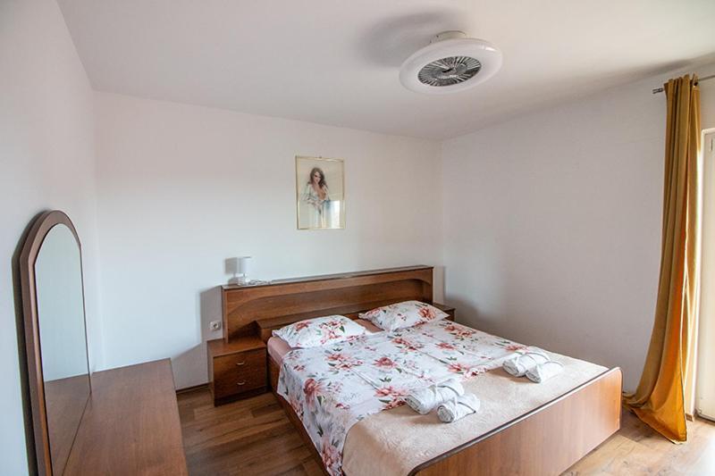 Apartment Zvjezdana โอมิช ภายนอก รูปภาพ