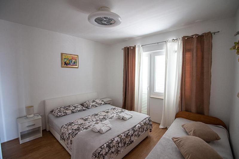 Apartment Zvjezdana โอมิช ภายนอก รูปภาพ