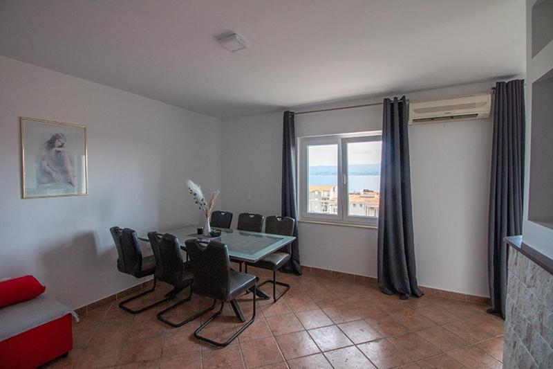 Apartment Zvjezdana โอมิช ภายนอก รูปภาพ