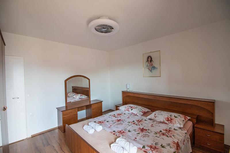 Apartment Zvjezdana โอมิช ภายนอก รูปภาพ