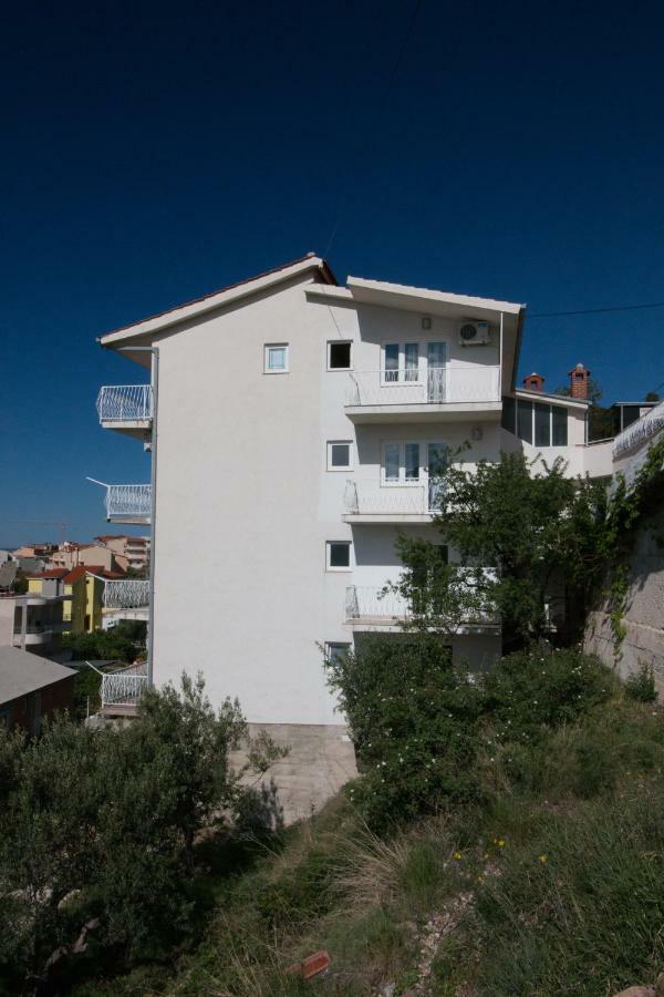 Apartment Zvjezdana โอมิช ภายนอก รูปภาพ